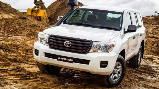 Landcruiser V8 200 Series Carbon Removal Photos